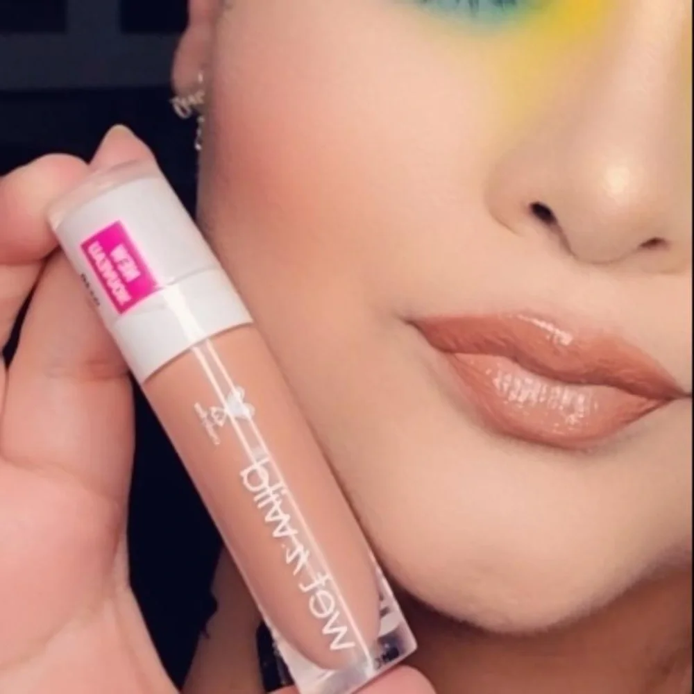 Wet n Wild Liquid Catsuit High Shine Lipstick in 944B Send Nudes
